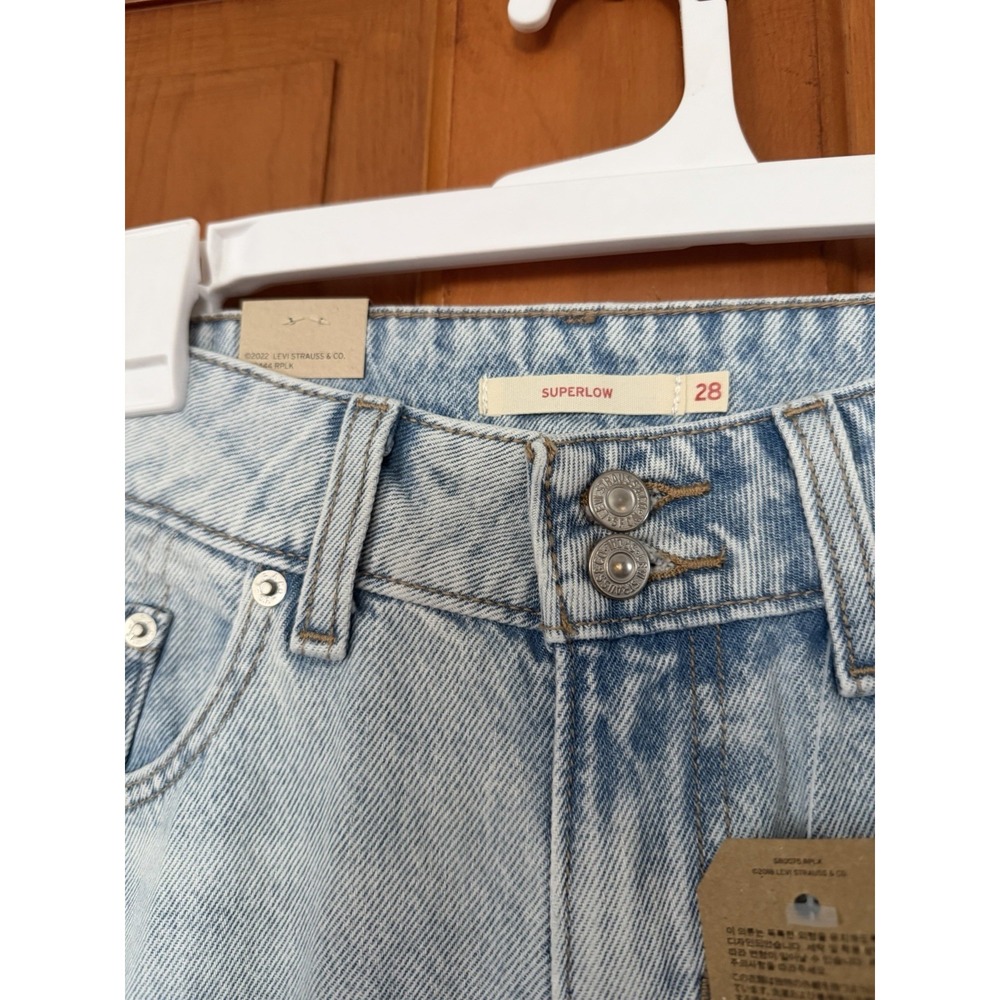 Women's Levi's Superlow Loose Straight Leg Jeans Light Blue Wash 28 X 32 NWT - Picture 2 of 13